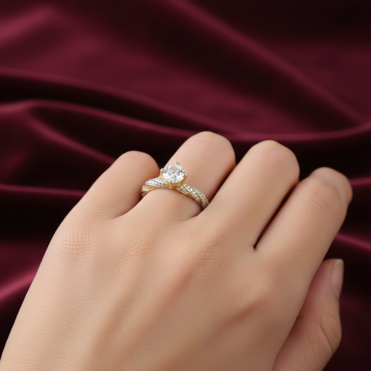 Anello Solitario "Starlight" in Oro 18kt con Contorno di Zirconi – Art MID Gioielli