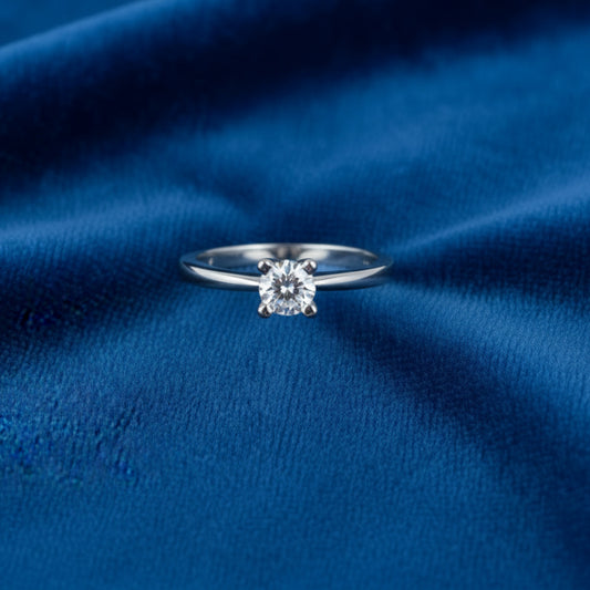 Anello solitario in oro bianco 18kt con diamante naturale da 0.16 carati taglio brillante fatto a mano ArtMID Gioielli