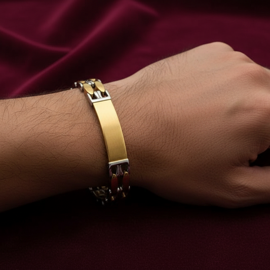 Dettaglio piastra piena personalizzabile su bracciale 26g su astuccio effetto onda.