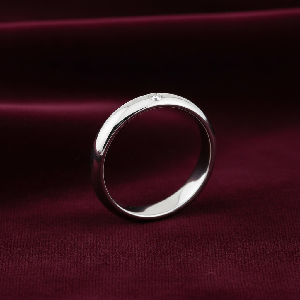 Fede nuziale ArtMID in oro bianco 18kt con diamante naturale 0.03 carati peso 4 grammi.