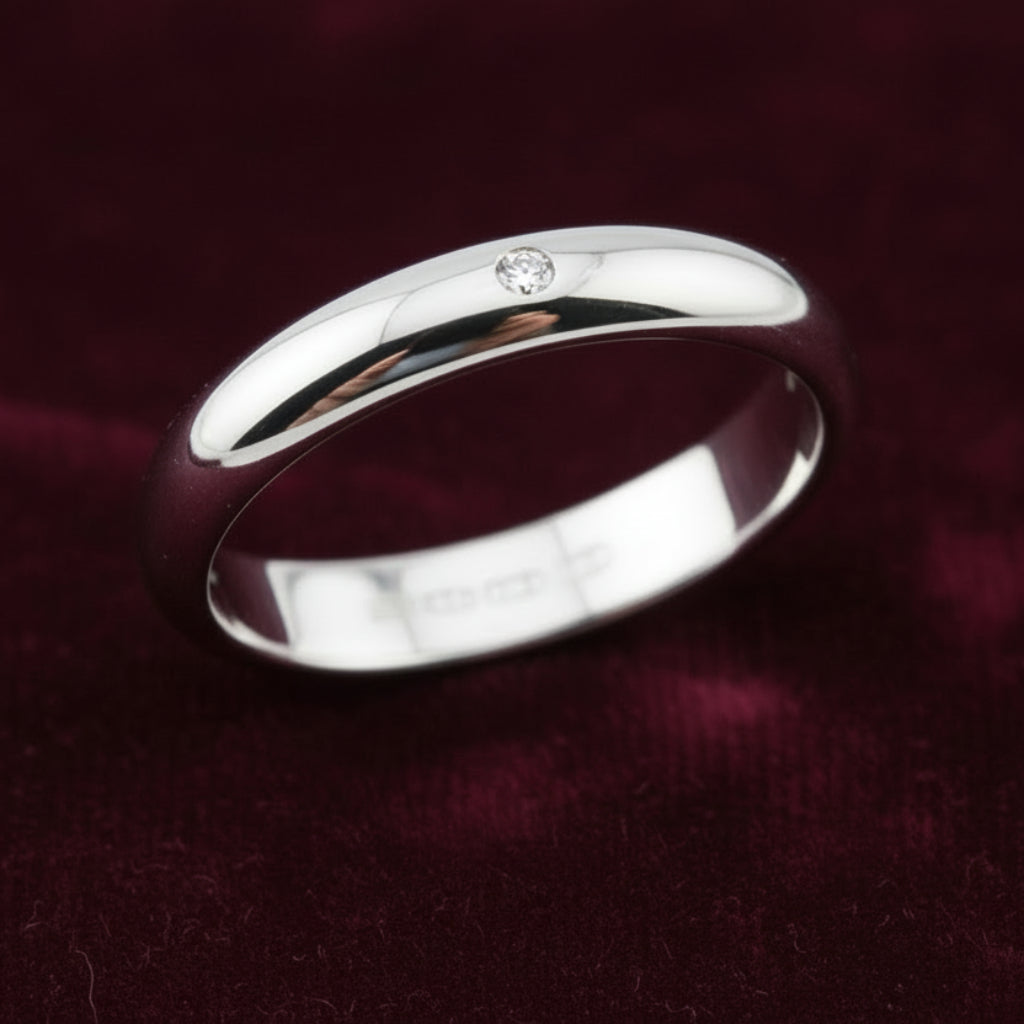 Fede nuziale ArtMID in oro bianco 18kt con diamante naturale 0.05 carati peso 5 grammi.