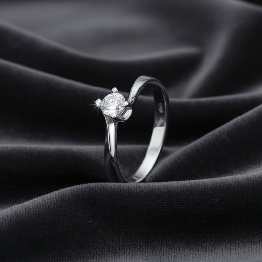 Anello solitario in argento 925 rodiato oro bianco con zircone centrale taglio brillante