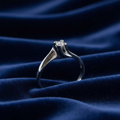 Anello solitario Valentino in oro bianco 18kt con diamante naturale 0.03 carati - Art Mid Gioielli