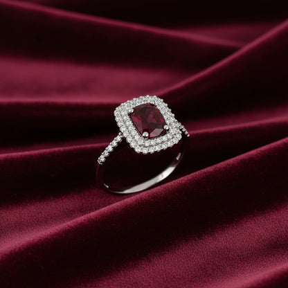 Anello modello Kate in oro bianco 18kt con pietra rossa ovale e zirconi Art MID Gioielli.