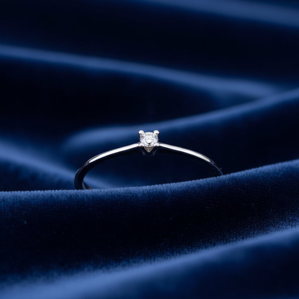 Anello solitario in oro bianco 18kt con diamante naturale ct 0,05 Art MID Gioielli.