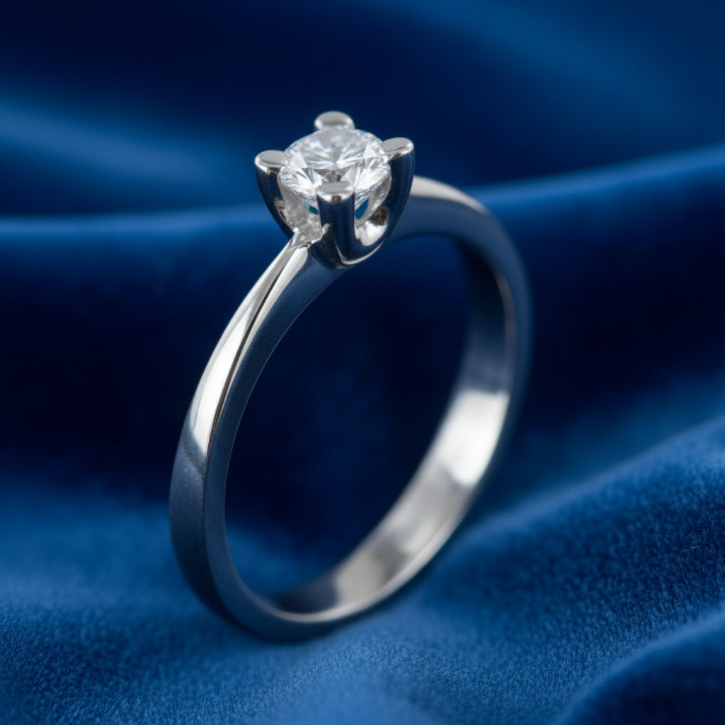 Anello solitario in oro bianco 18kt con diamante naturale taglio brillante da 0.22 carati collezione ArtMID Gioielli
