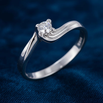 Anello solitario modello Valentino in oro bianco 18kt con diamante naturale taglio brillante ArtMID Gioielli
