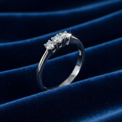Anello Trilogy in oro bianco 18kt con tre diamanti naturali ct 0,36 Art MID Gioielli.