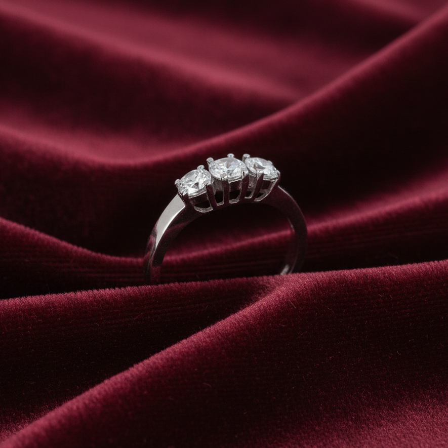 Anello trilogy donna in oro bianco 18kt con tre zirconi luminosi Art MID Gioielli.