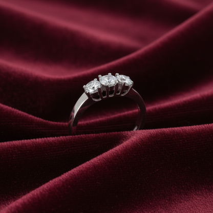 Anello trilogy donna in oro bianco 18kt con tre zirconi luminosi Art MID Gioielli.