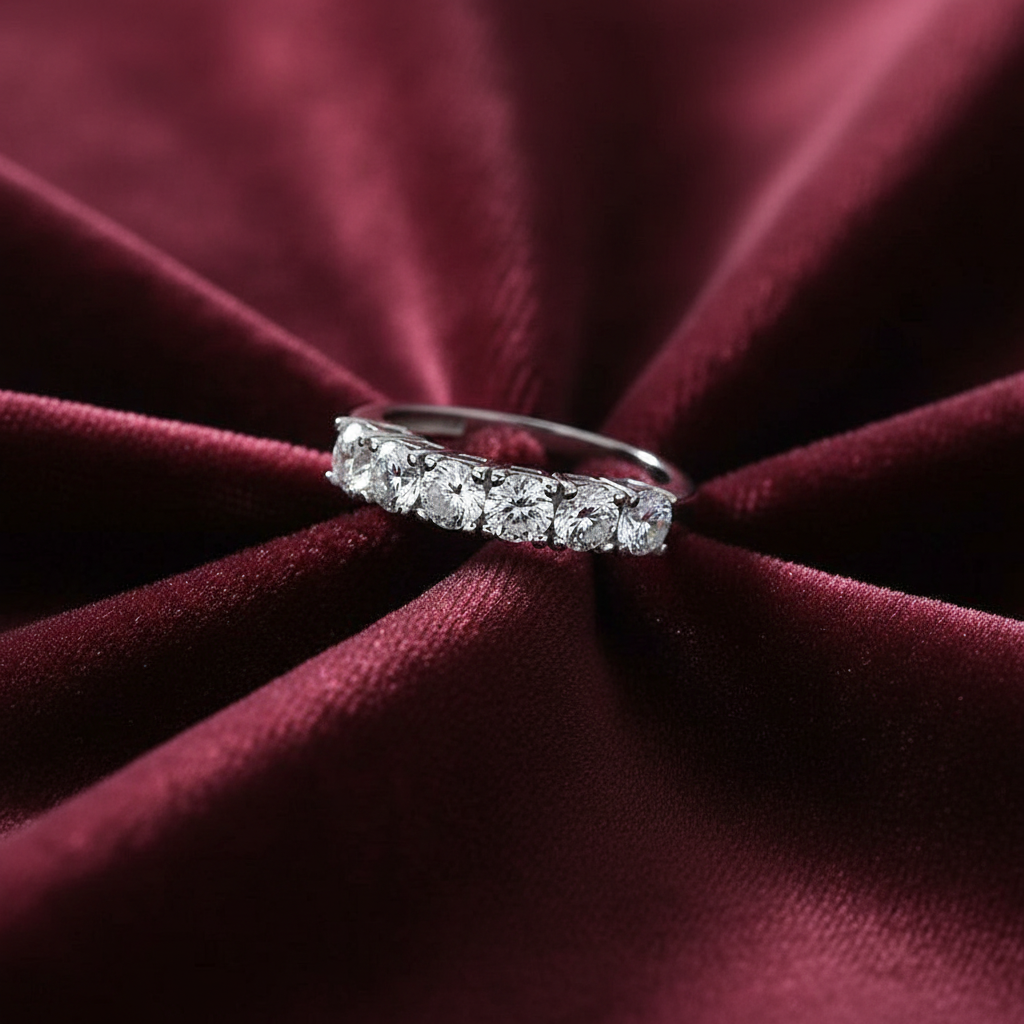 Anello veretta a 7 pietre in oro bianco 18kt con zirconi luminosi Art MID Gioielli.