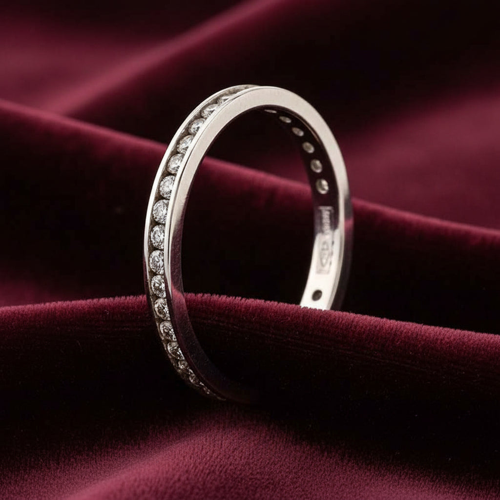 Anello veretta eternity in oro bianco 18kt con giro completo di zirconi Art MID Gioielli.