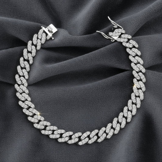 Bracciale da donna maglia grumetta in argento 925 con zirconi brillanti su velluto grigio antracite a onde.