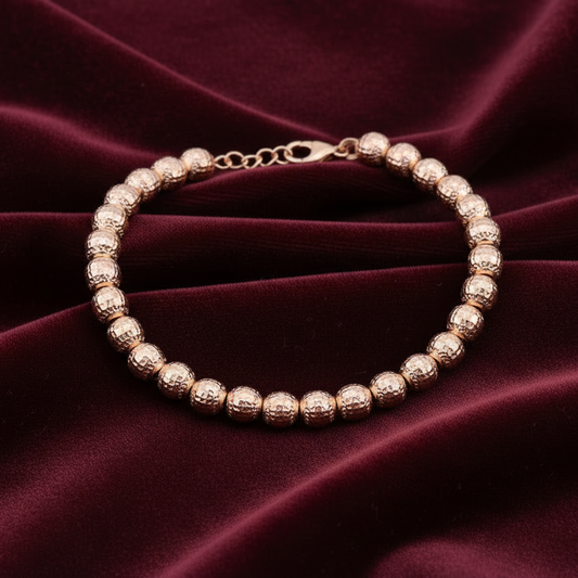 Bracciale Milleluci in oro rosa 18kt con sfere diamantate da 6mm, peso 6.10g, presentato su velluto bordeaux a onde.