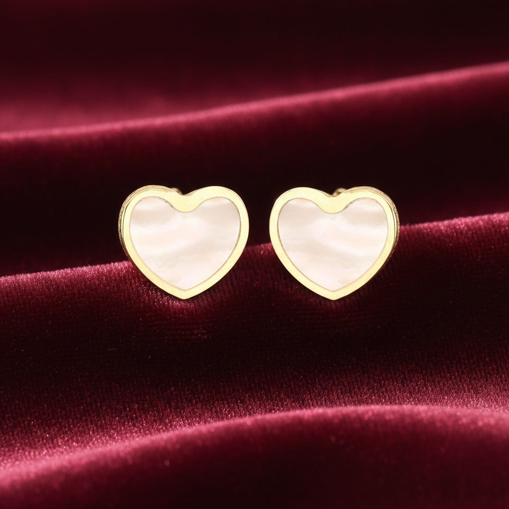 Orecchini a forma di cuore con madreperla in oro giallo 18kt Art MID Gioielli.