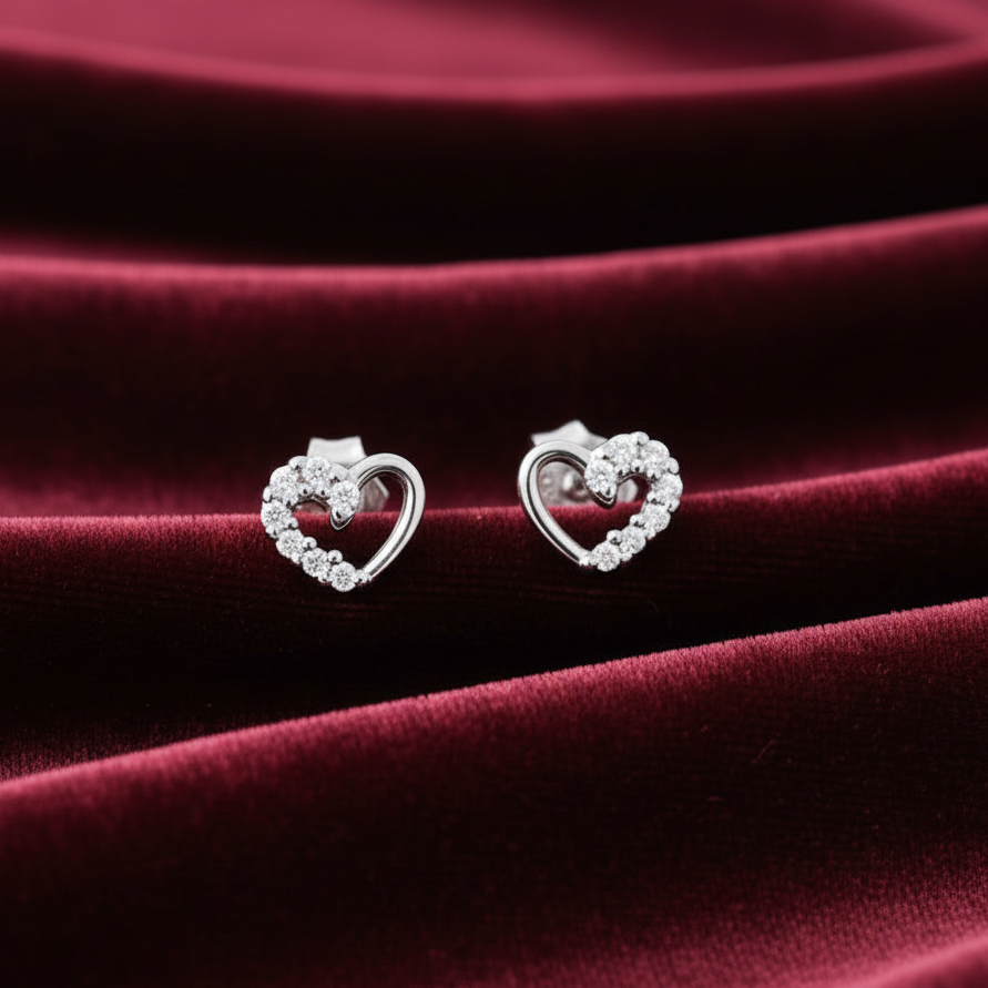 Orecchini a forma di cuore con zirconi in oro bianco 18kt Art MID Gioielli.