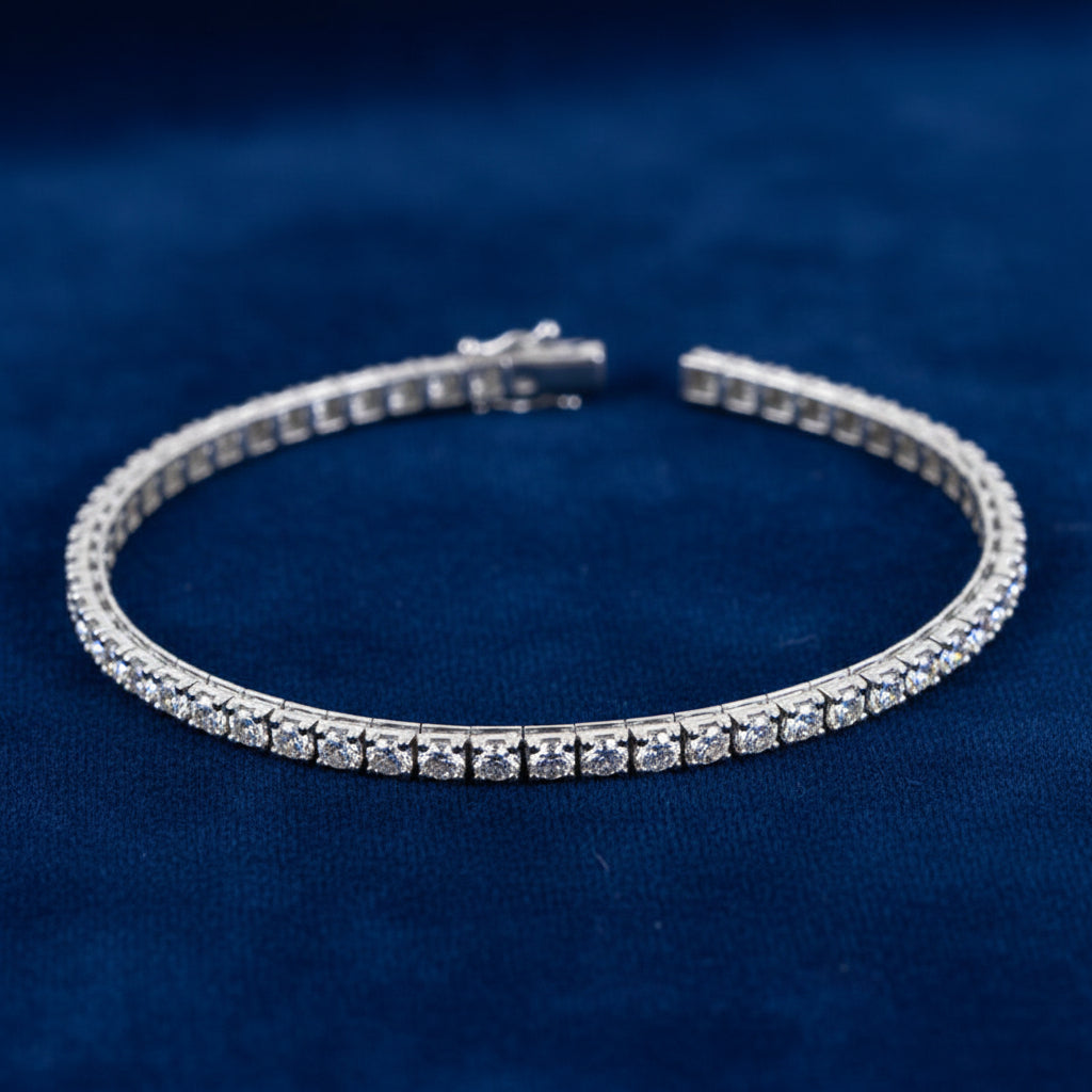 Dettaglio chiusura e taglio brillante bracciale tennis diamanti HPHT.